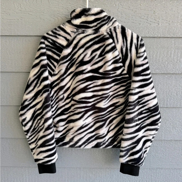 Calvin Klein Performance Crop Pullover - Size Medium - Picture 4 of 9